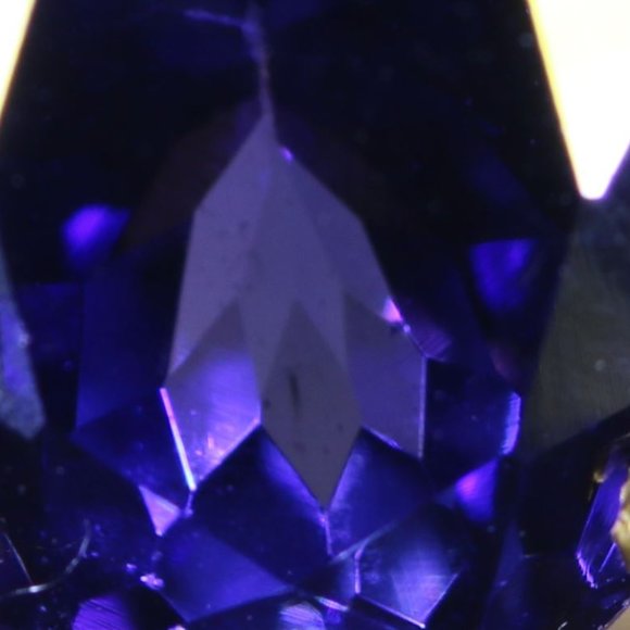 Tanzanite 5.10ct Solid 22K Yellow Gold Ring - Picture 3 of 8